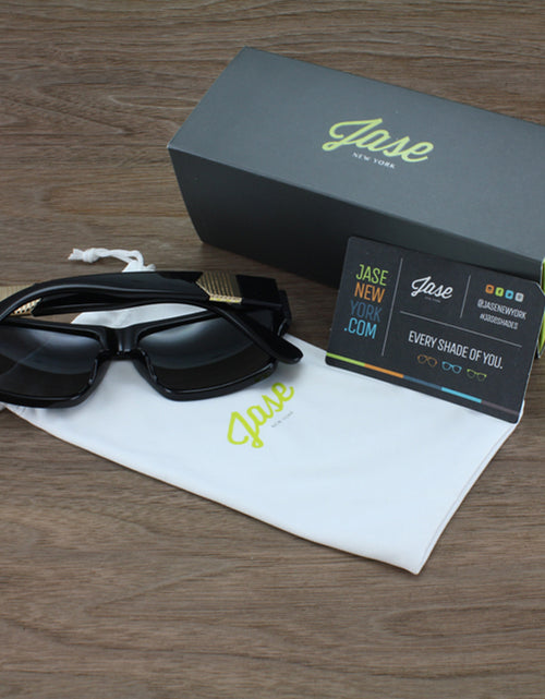 Load image into Gallery viewer, Jase New York Carter Sunglasses in Black